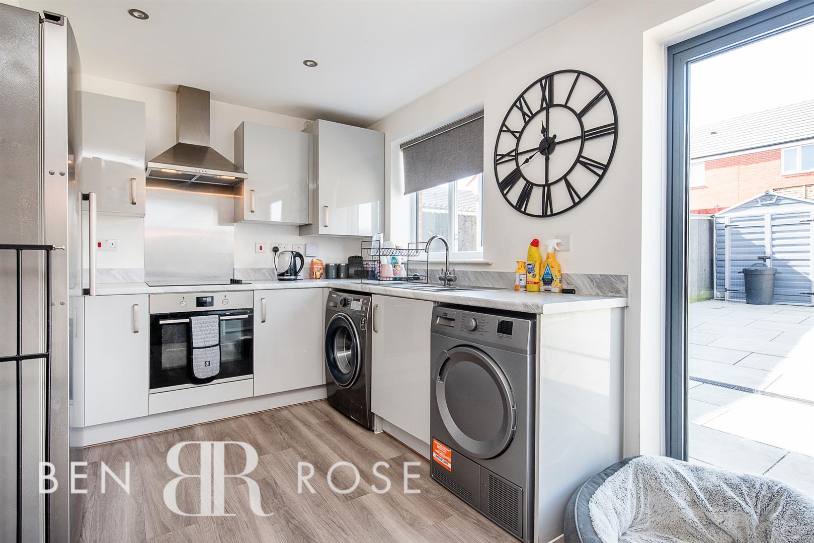3 bed property in Fylde Crescent, Hesketh Bank